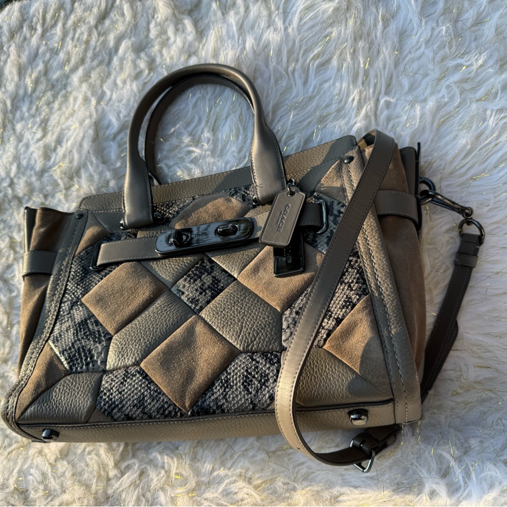 Coach Swagger Bag - Picture 2 of 7